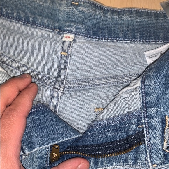 Like new Levi Blue Denim Shorts - Picture 5 of 8